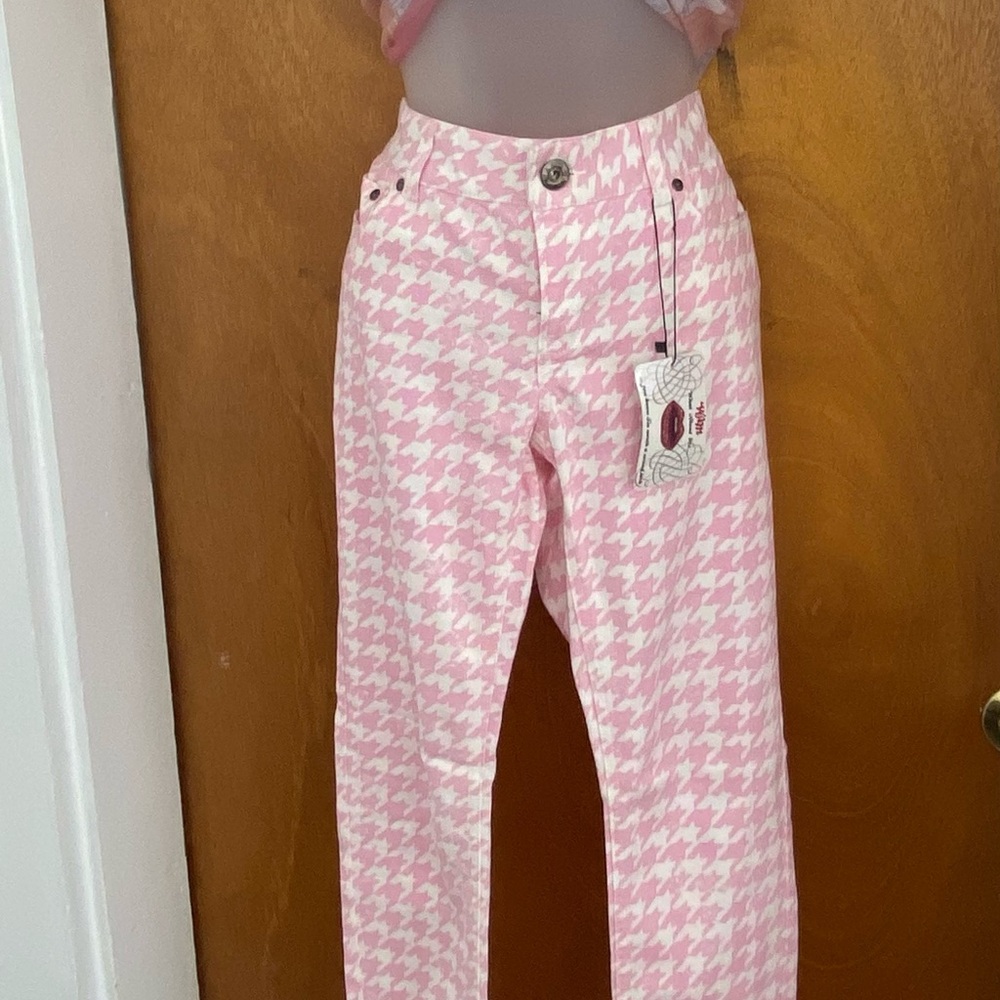 Pink n Off white pencil pant.